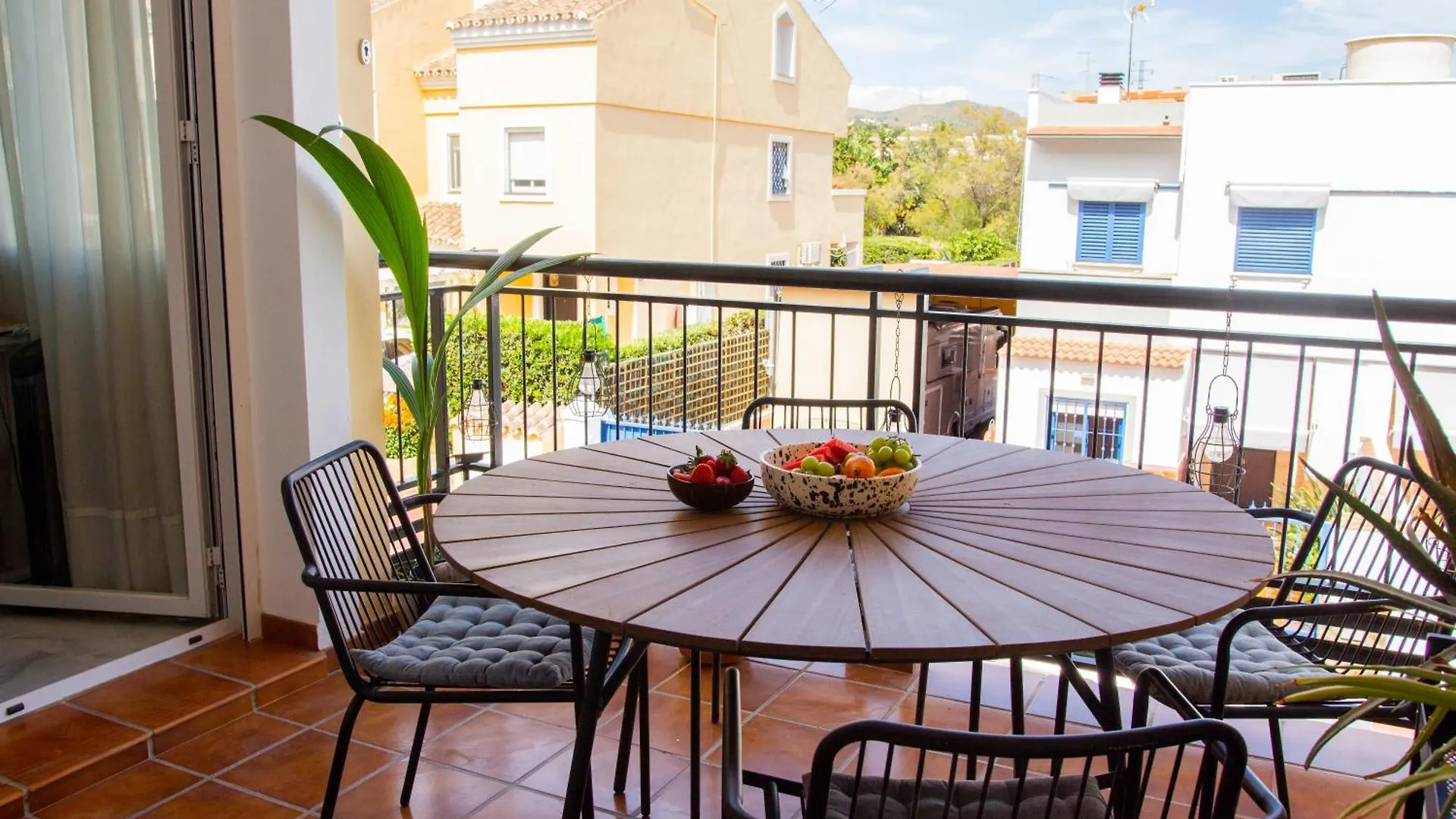 Modern Apartment Next To The Beach And Golf Course Torre de Benagalbon